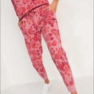 NWT Old Navy Red Floral Joggers